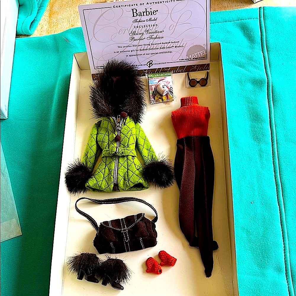 Barbie Skiing Vacation Fashion Model Collection from Mattel. Gold Dealers. NWT